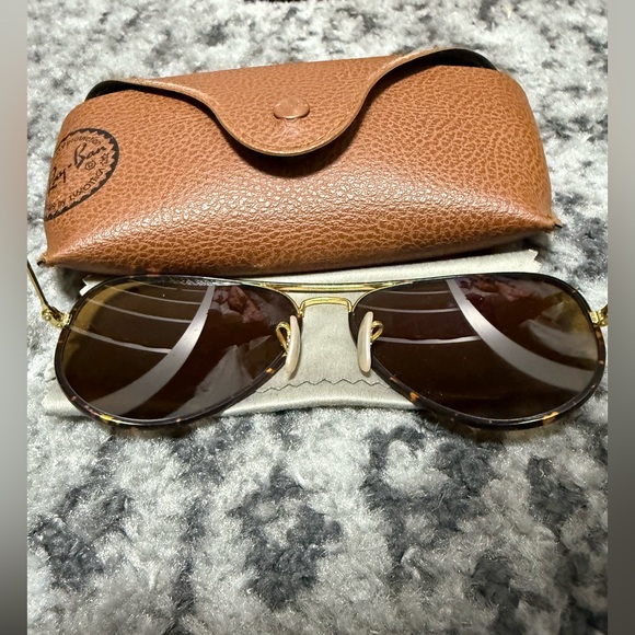 Ray-Ban Aviator Sunglasses with Case - Picture 5 of 8